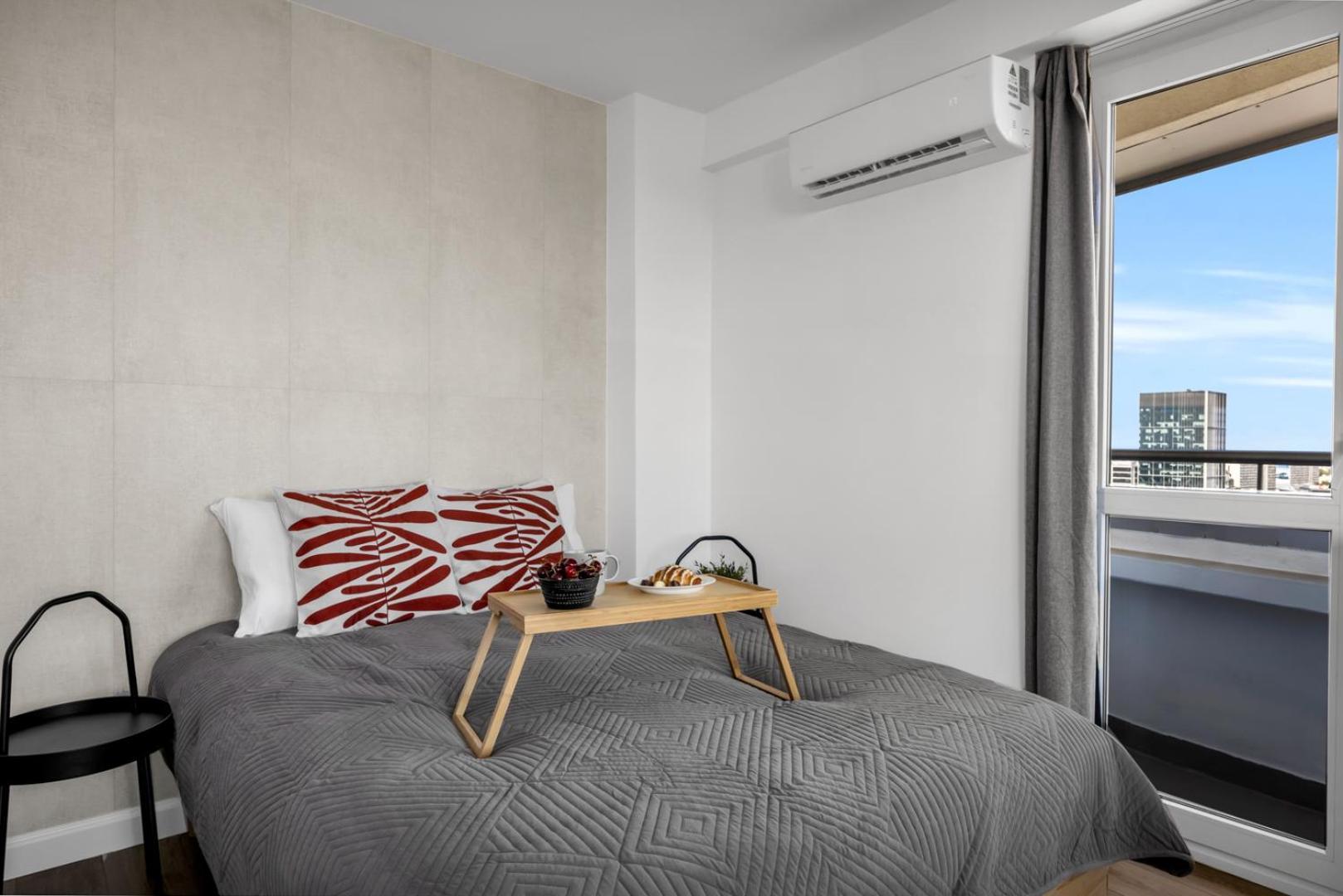 Apartment 21st Floor Centrum - Balcony, View, Ac - By Rentujemy